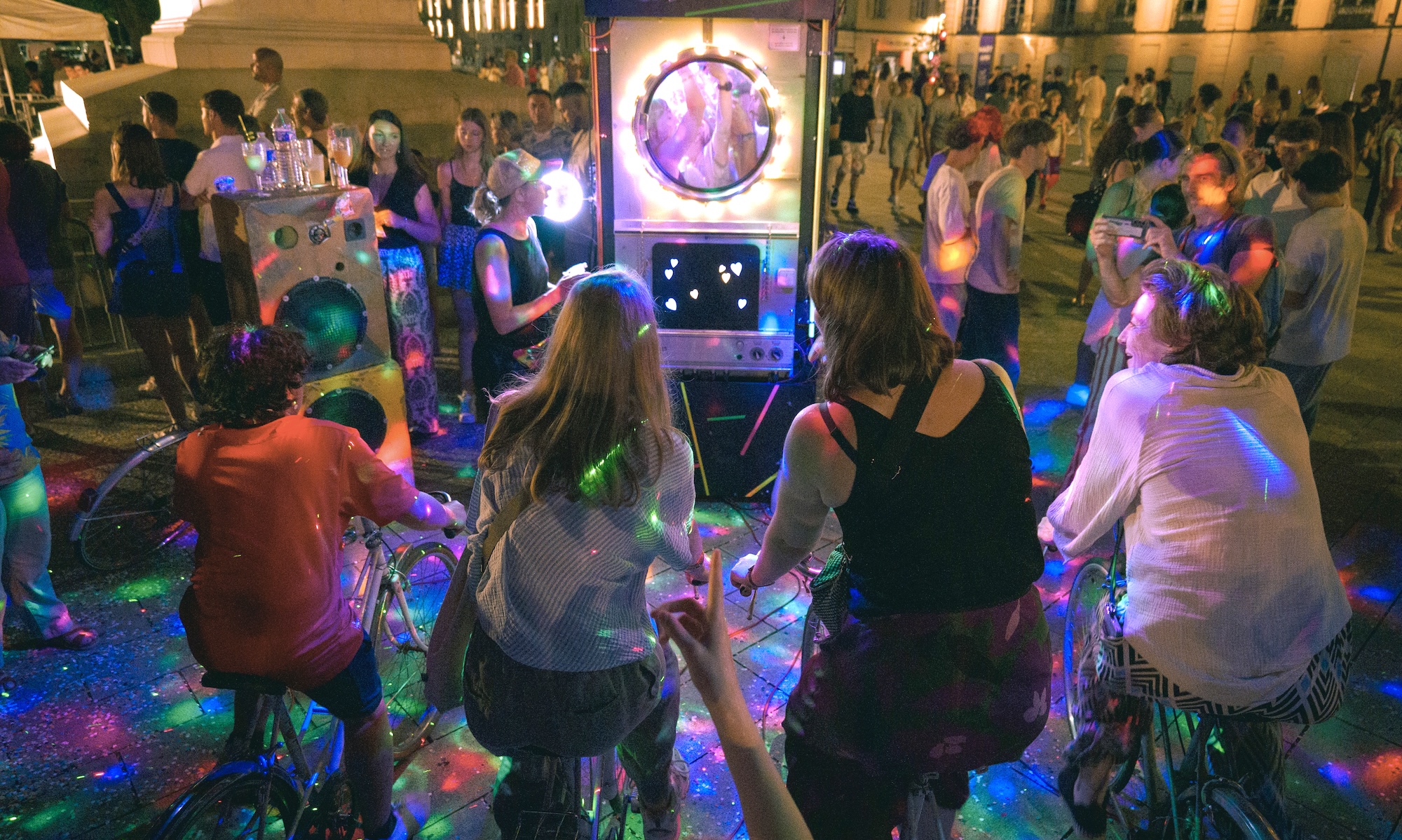You are currently viewing Douche à paillettes – Espaces Cyclophones